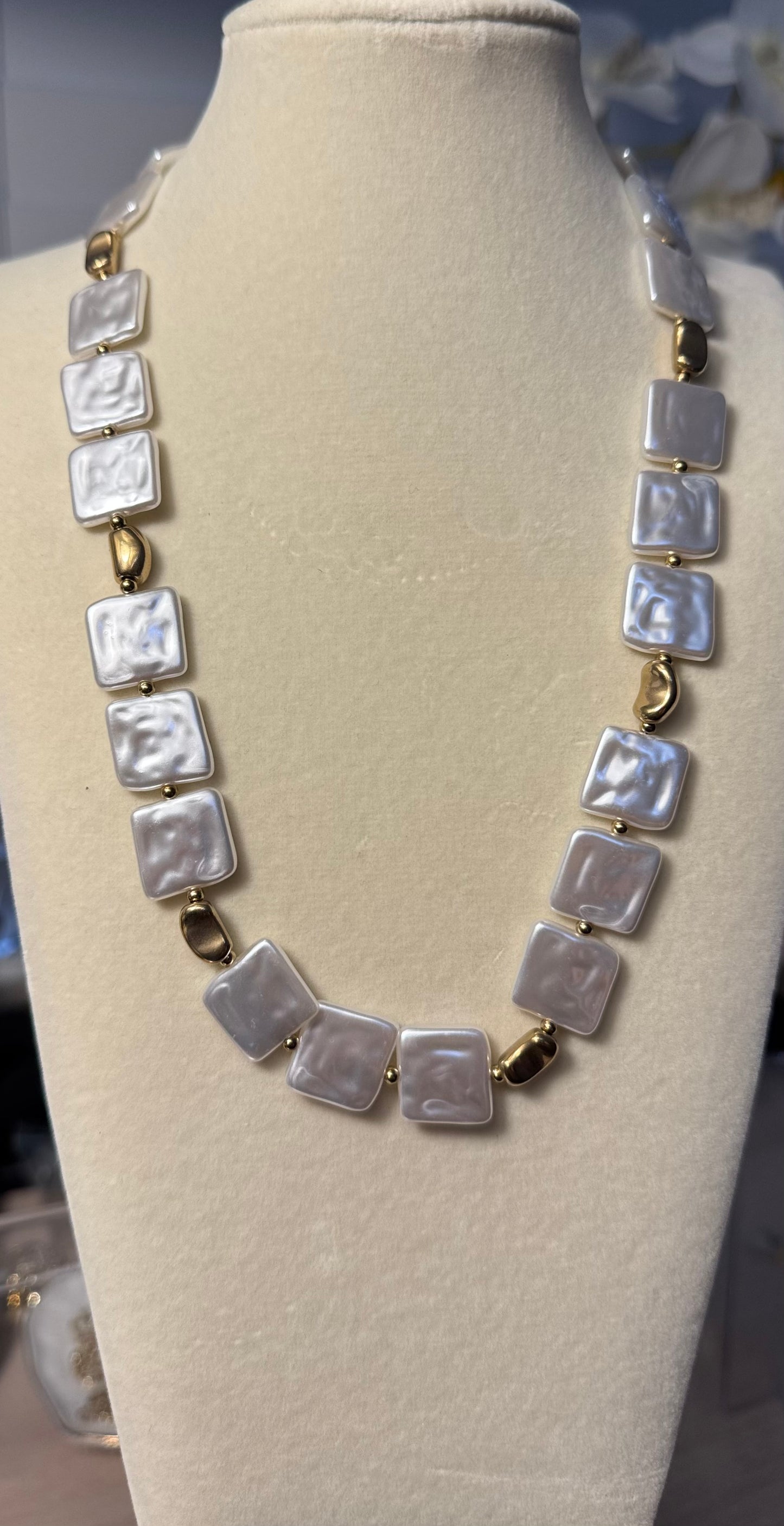 Square Nácar Necklace