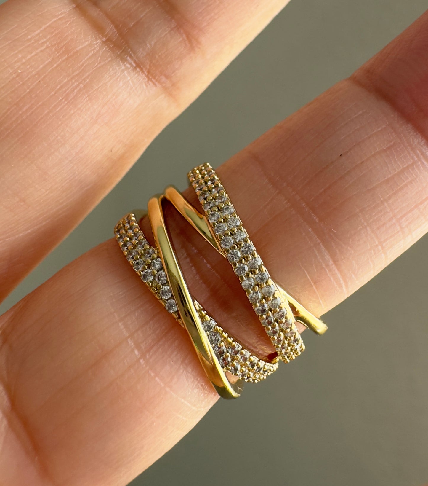 Fashionable Crossover Zirconium Ring 14KT Gold Laminated