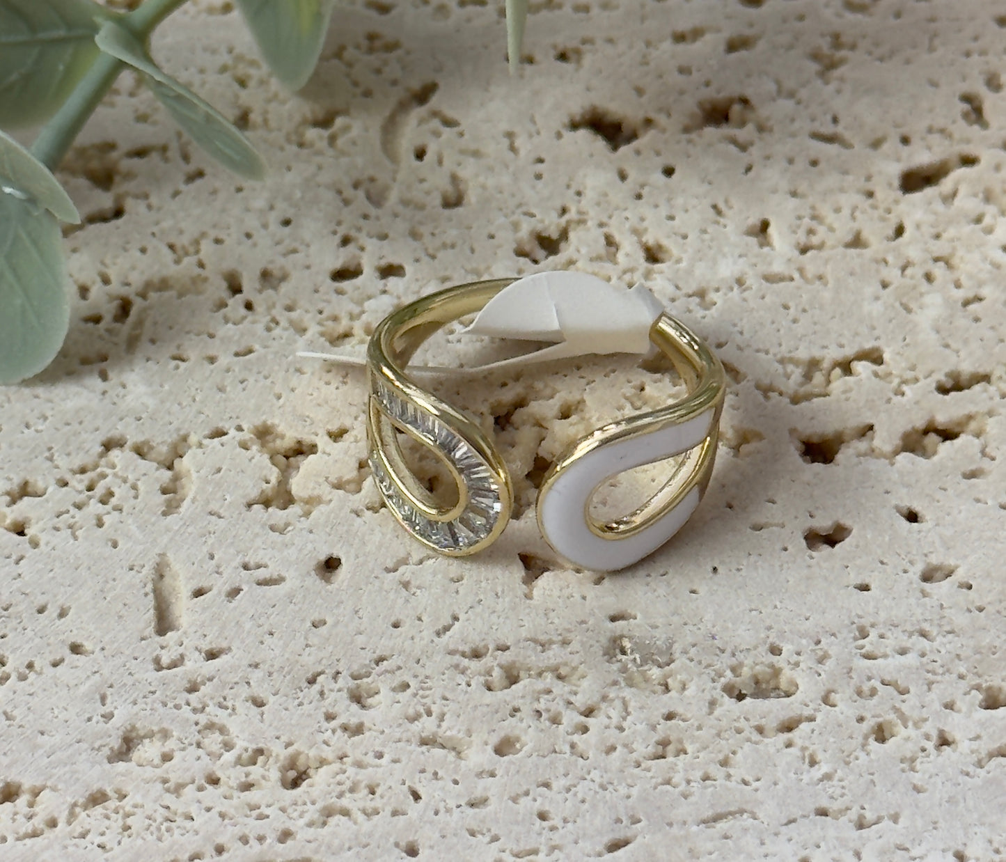 Stylish Ring With Crystals