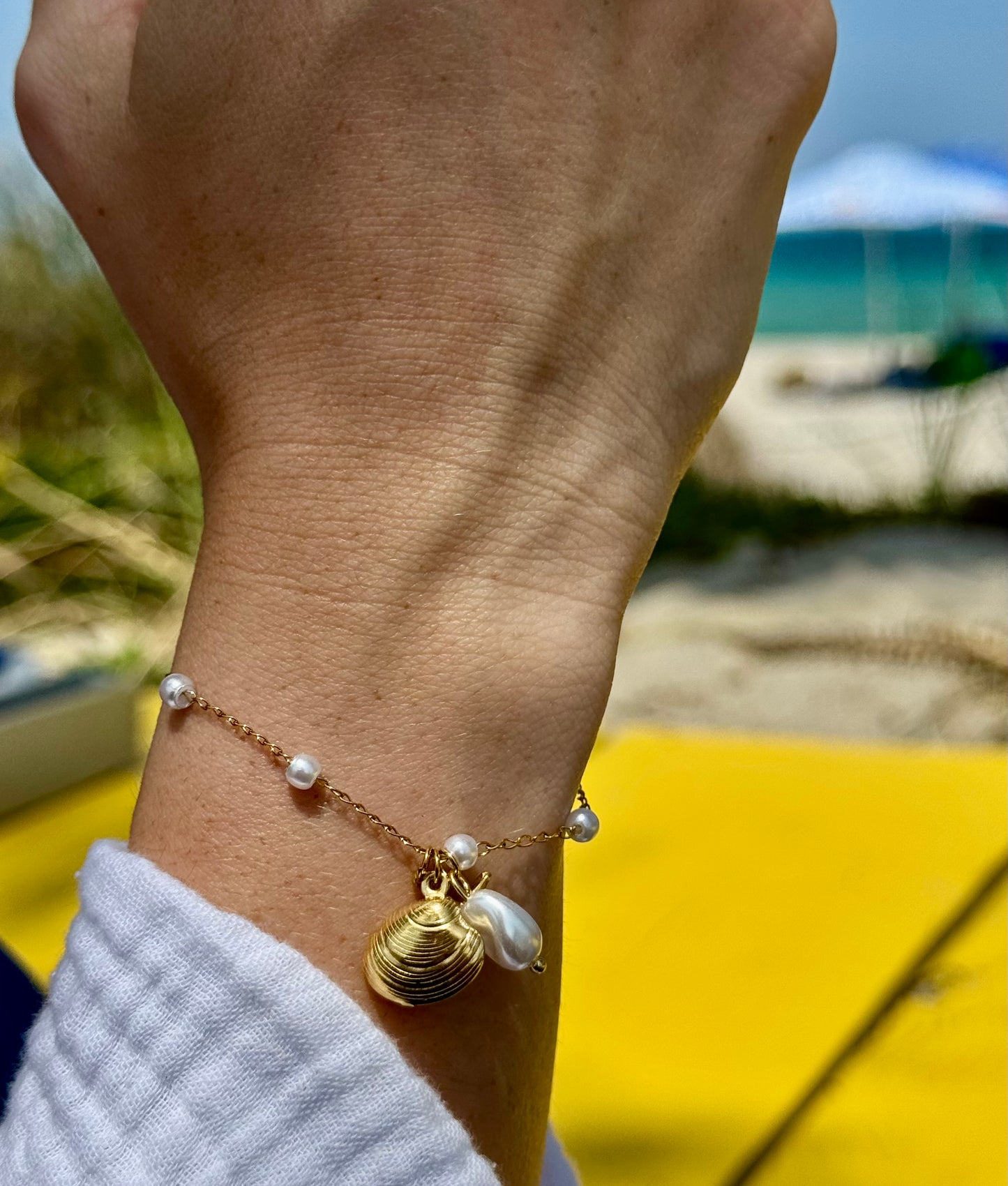 Dainty Pearl Shell & Star Bracelet