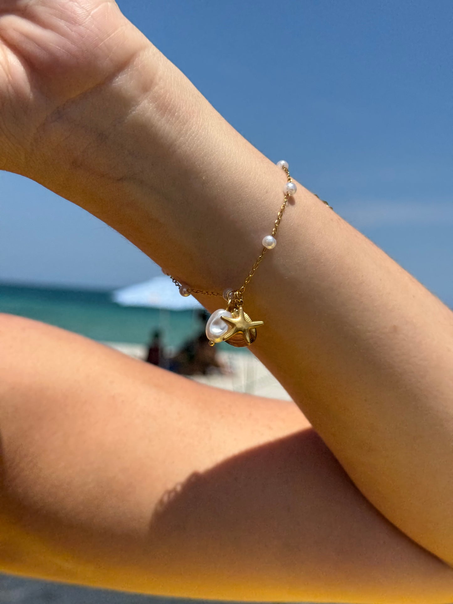 Dainty Pearl Shell & Star Bracelet