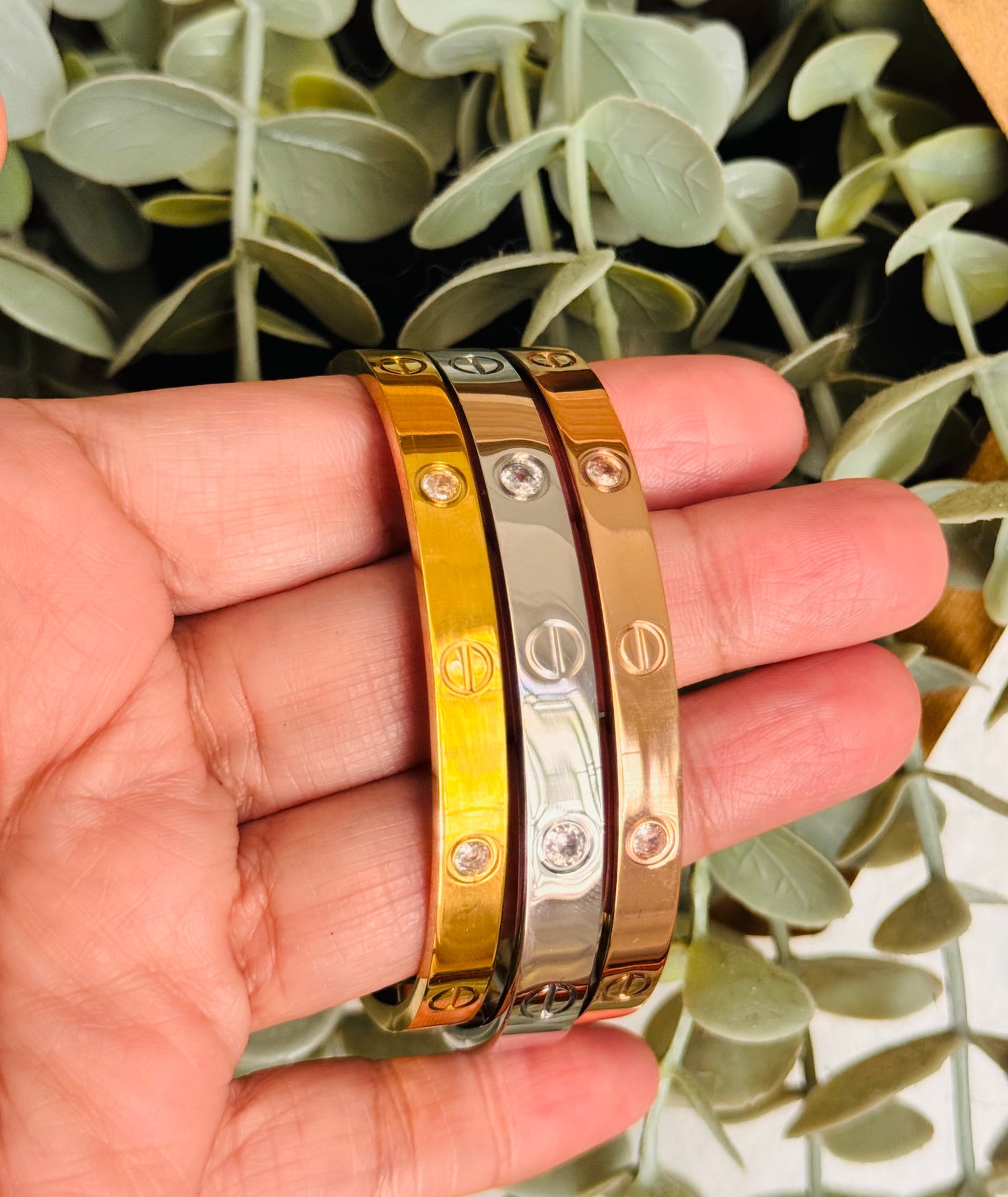 Screw Bangle Mix With Crystals