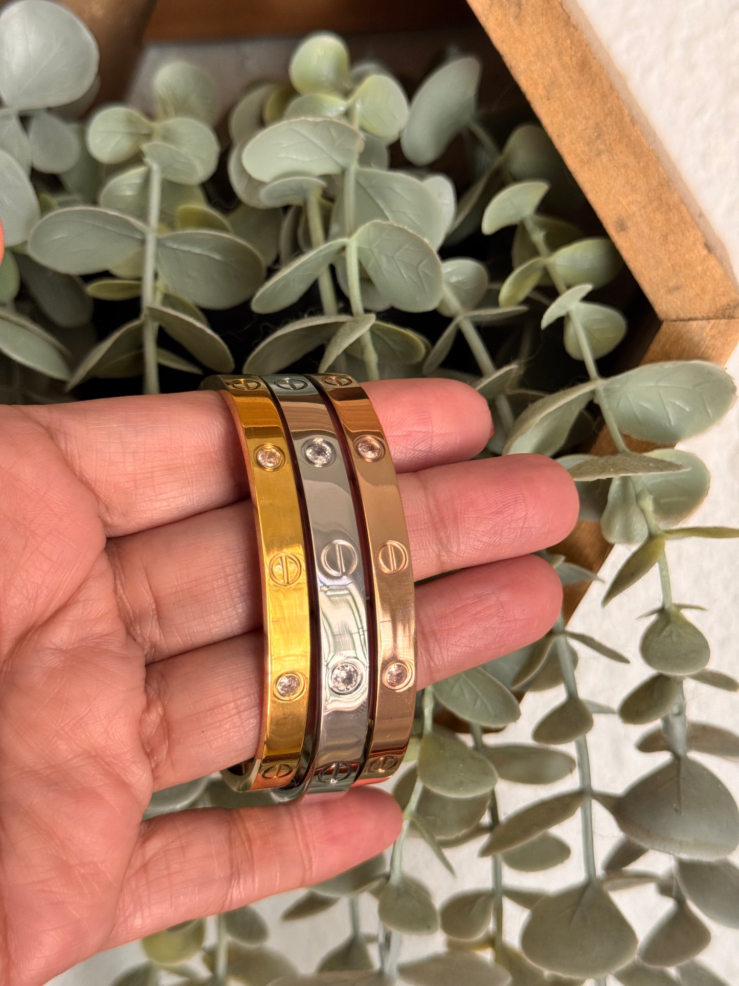 Screw Bangle Mix With Crystals