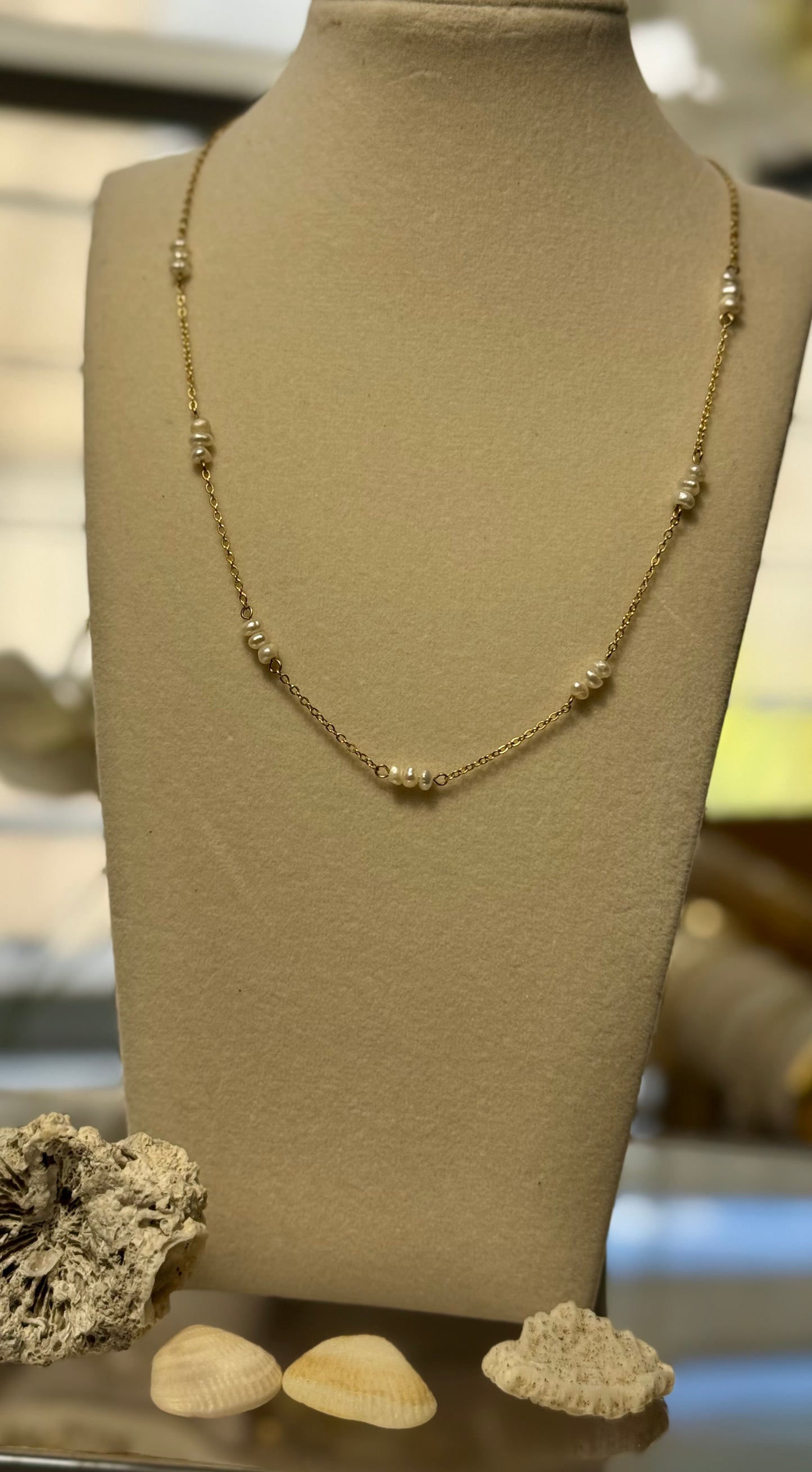 Minimalist Choker Pearl Necklace