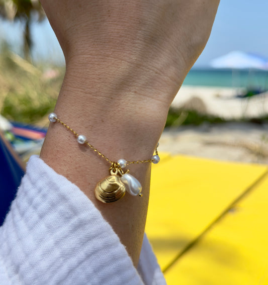 Dainty Pearl Shell & Star Bracelet