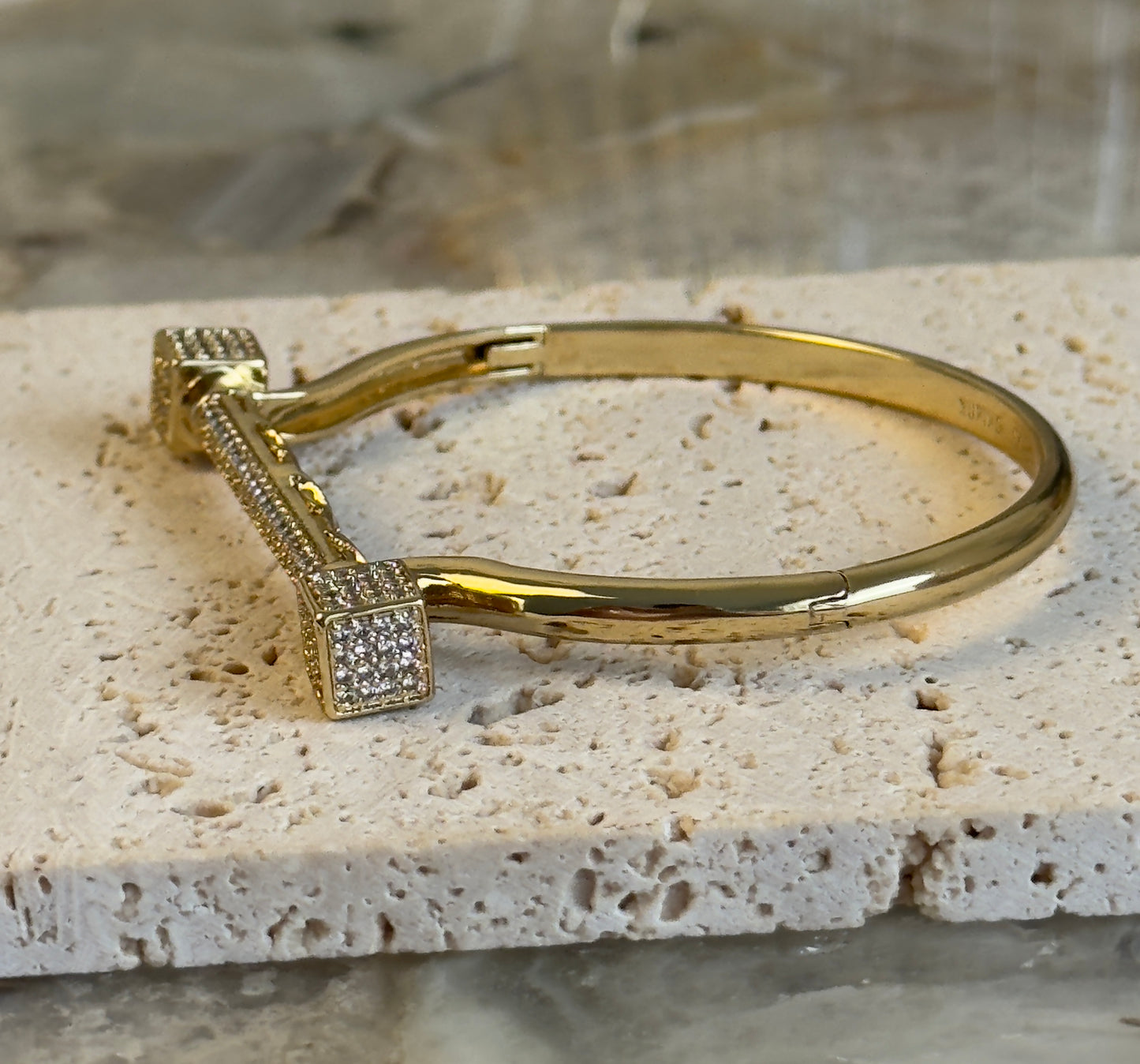 Bar Clip Bangle