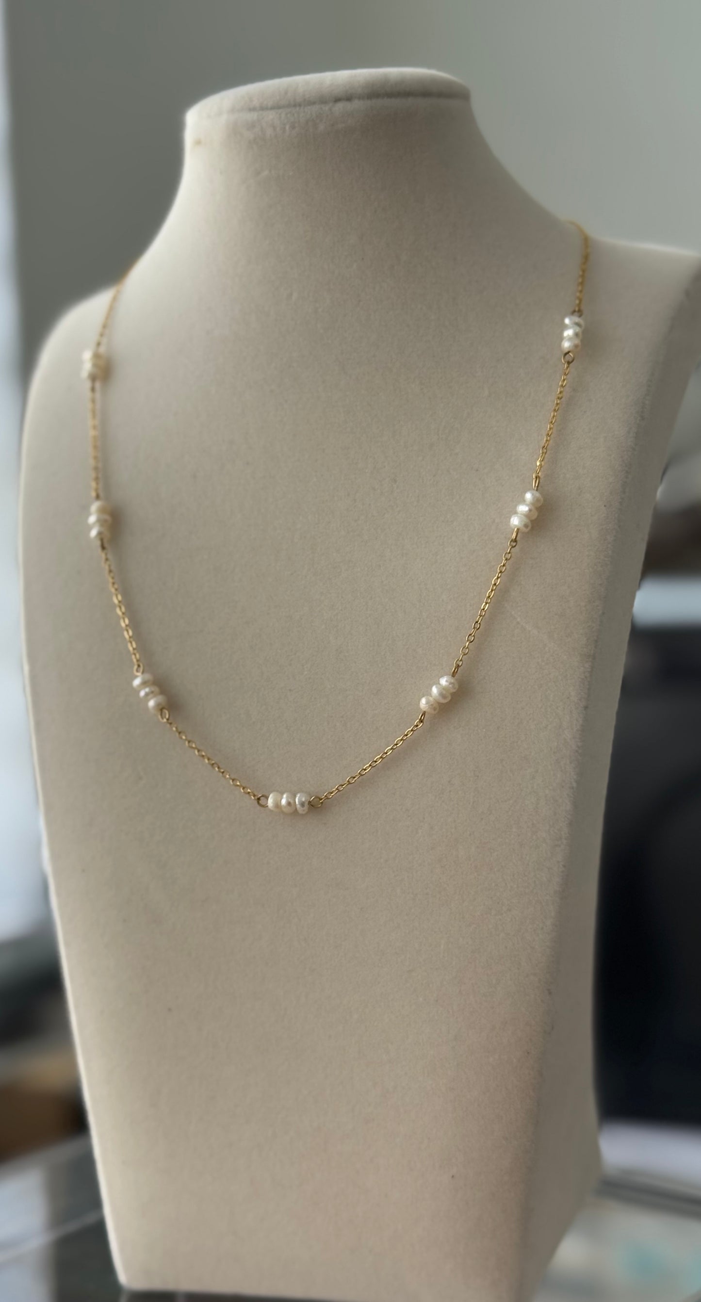 Minimalist Choker Pearl Necklace