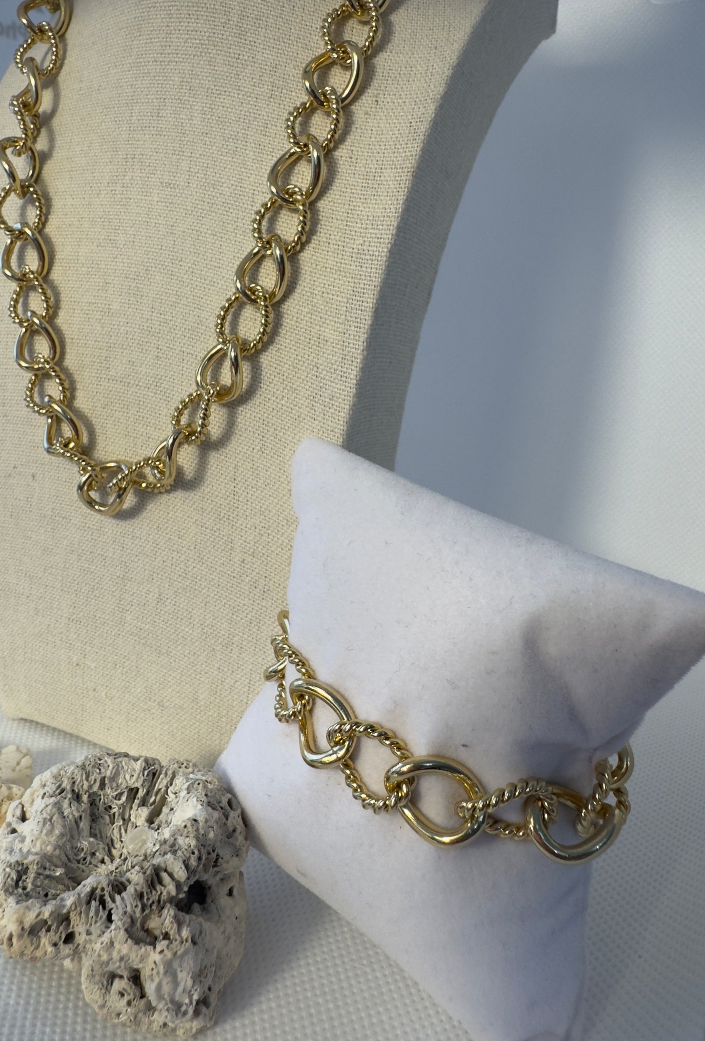 Conjunto de cadena entrelazada gruesa chapada en oro de 14kt