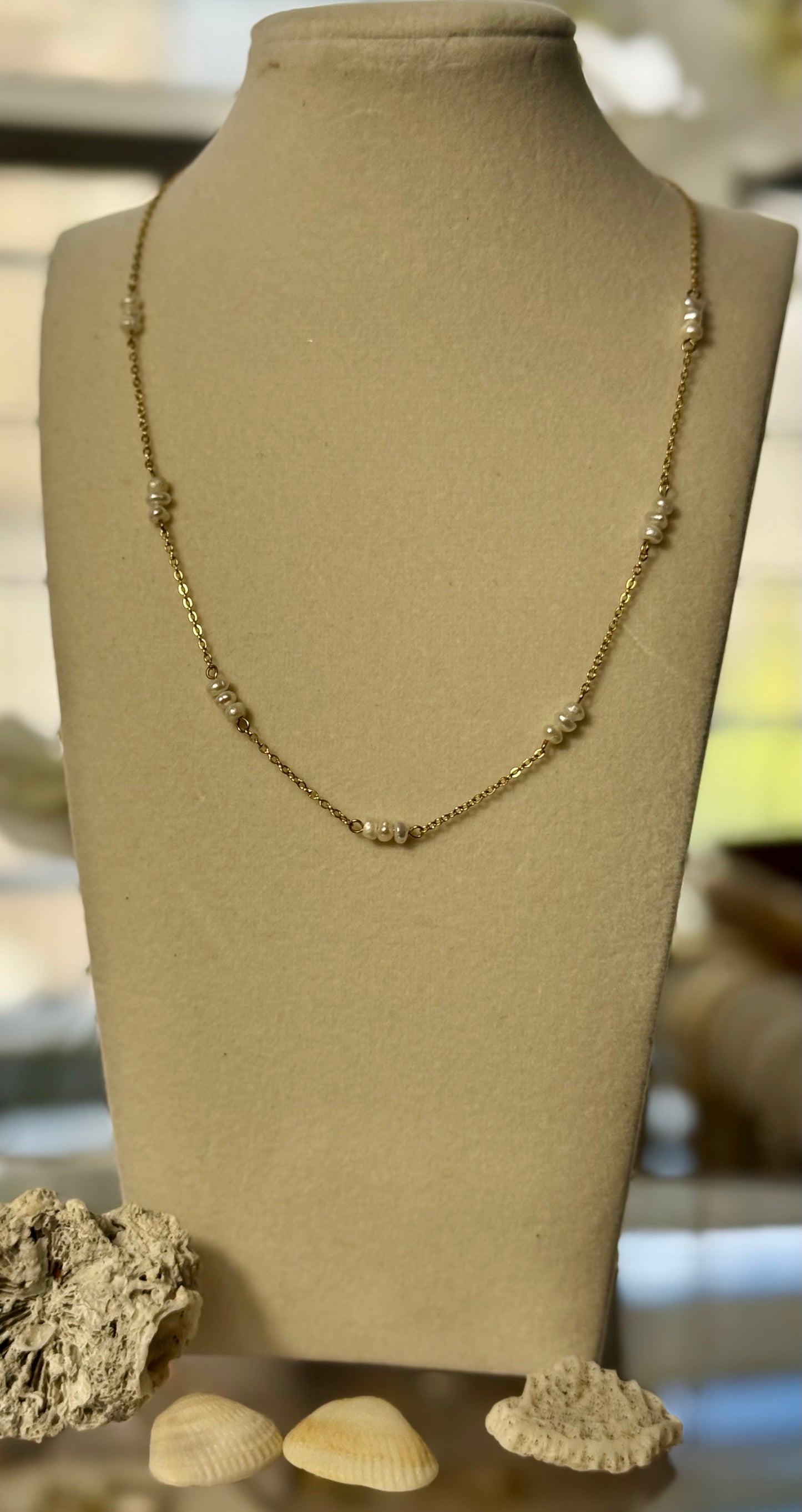 Minimalist Choker Pearl Necklace