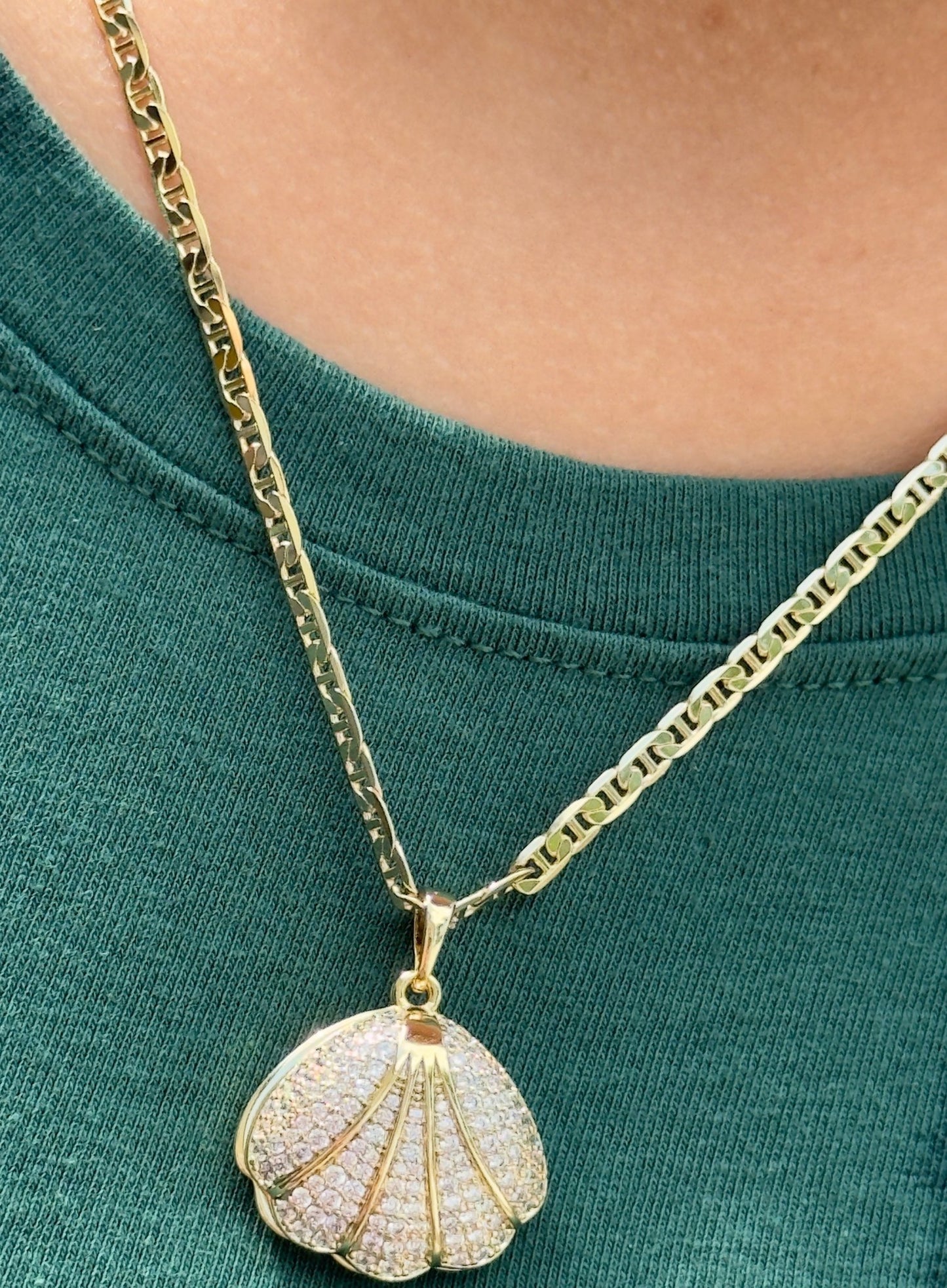 Clam shell with pearl chain - Figi JewelsChain