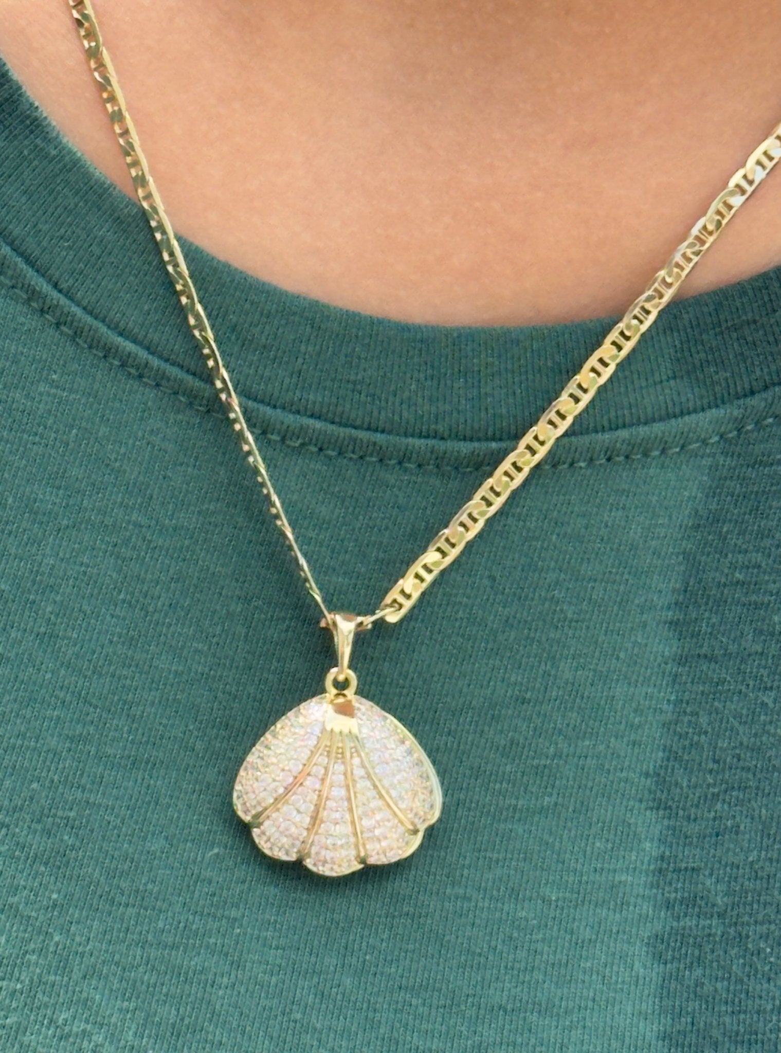 Clam shell with pearl chain - Figi JewelsChain