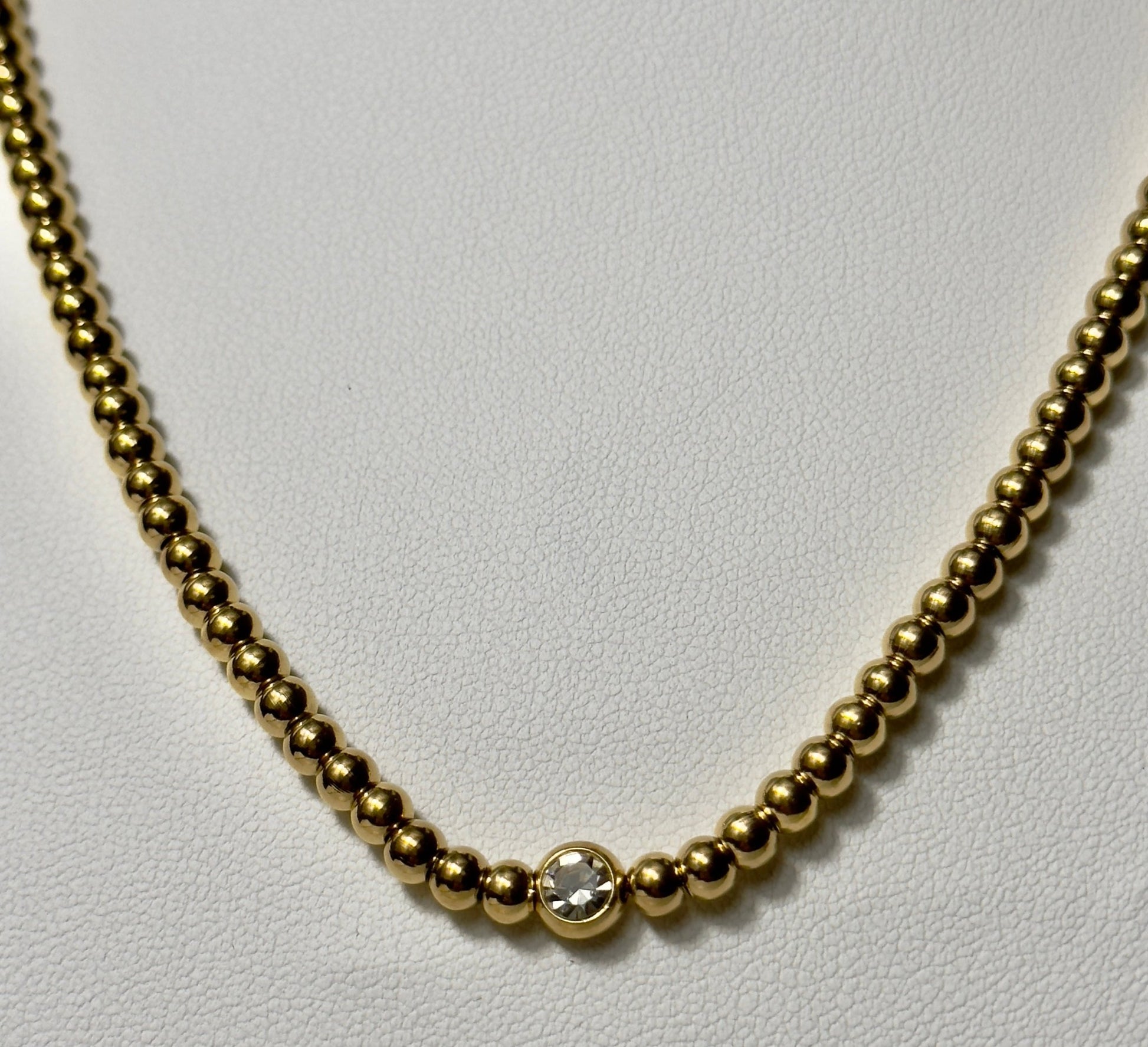 Gold beads necklace with crystal - Figi Jewels