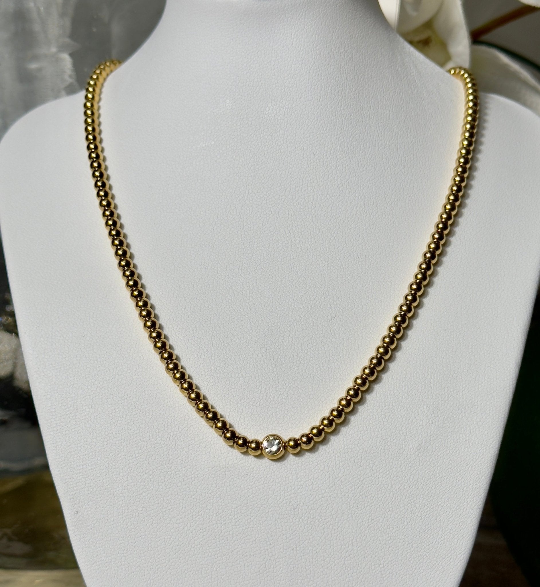 Gold beads necklace with crystal - Figi Jewels