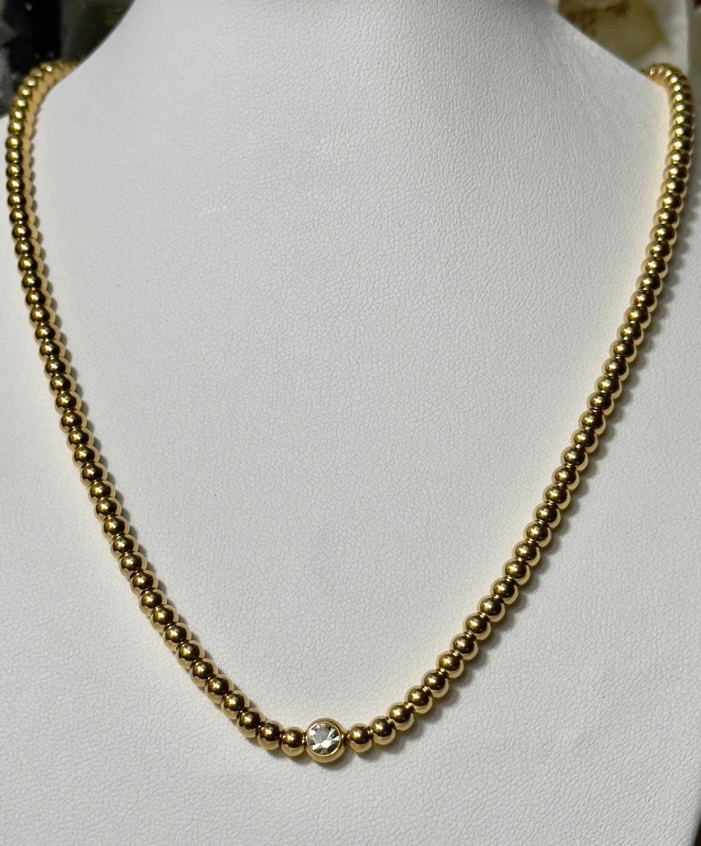 Gold beads necklace with crystal - Figi Jewels