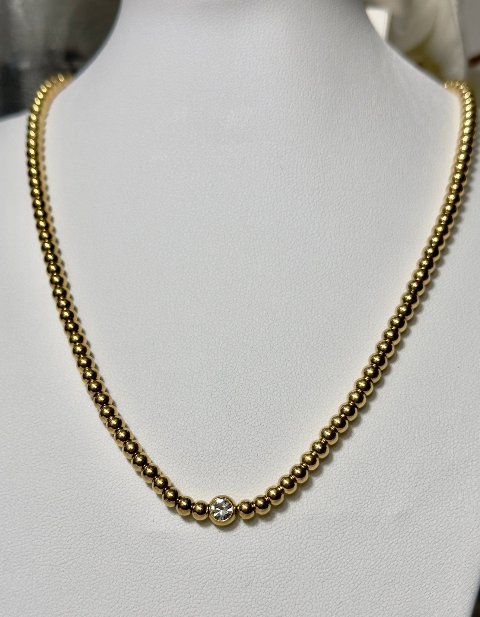 Gold beads necklace with crystal - Figi Jewels