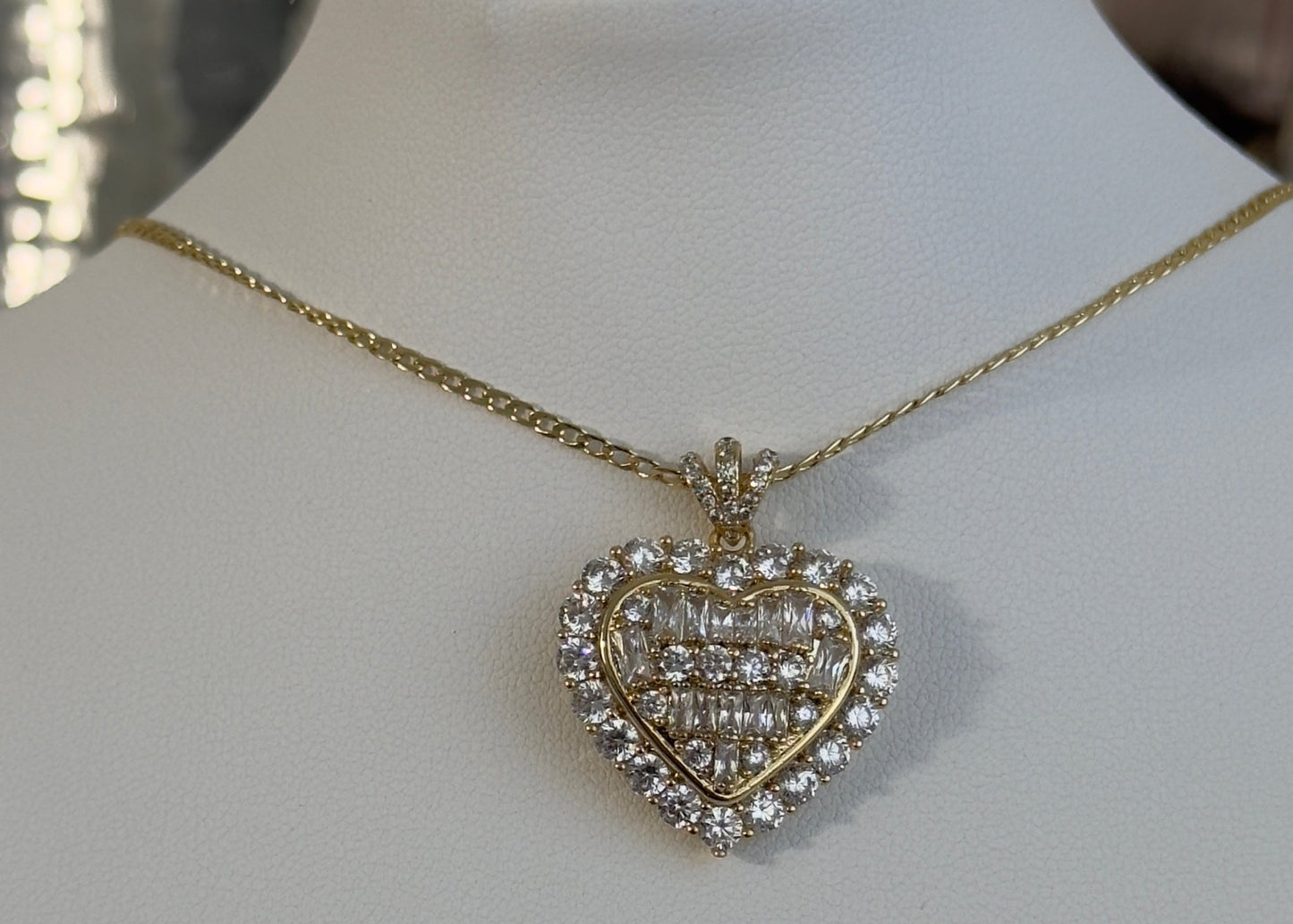 Heart shaped pendant full of crystals - Figi JewelsHeart pendants necklace