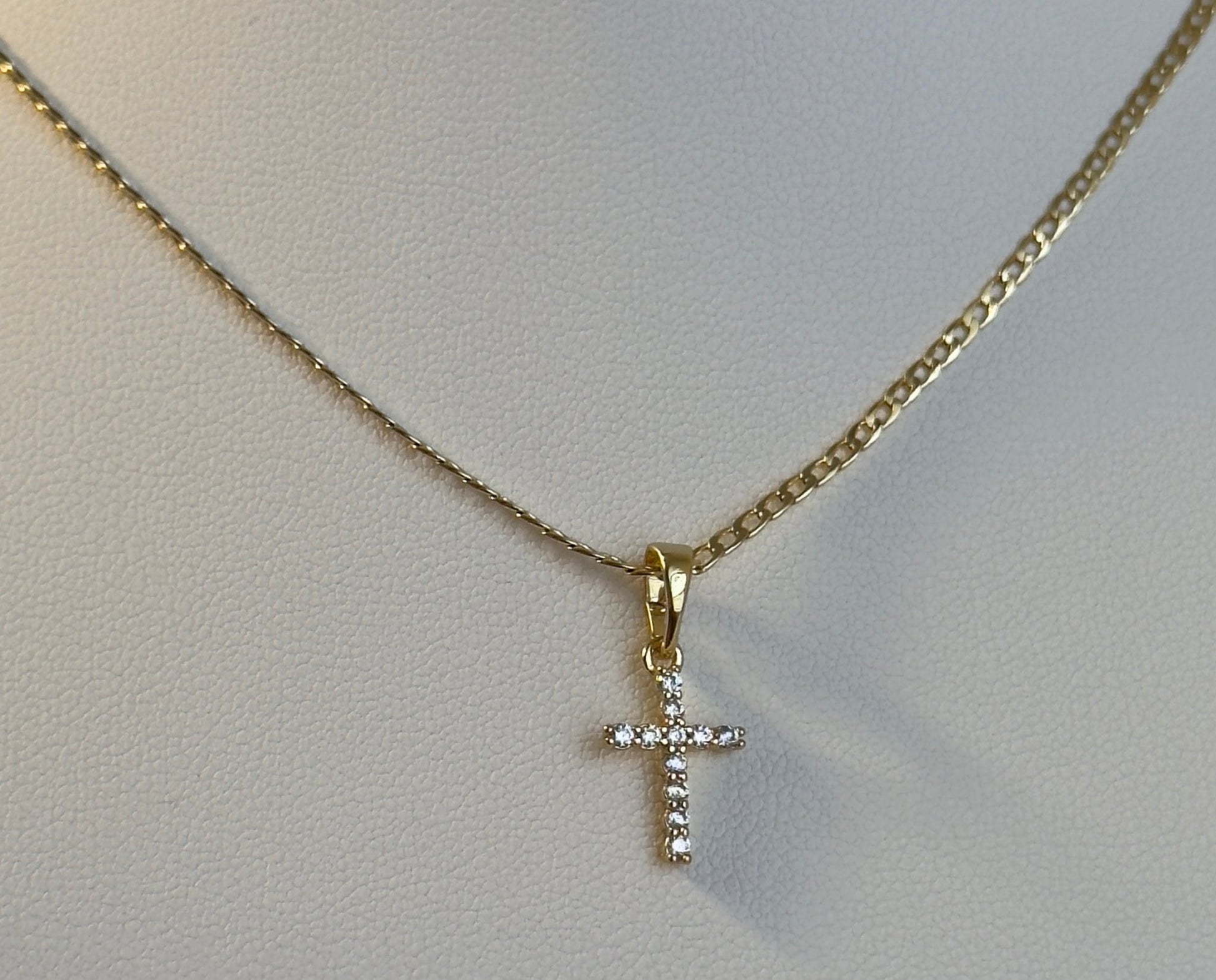 Mini Cuban chain with mini zirconium cross - Figi JewelsNecklaces