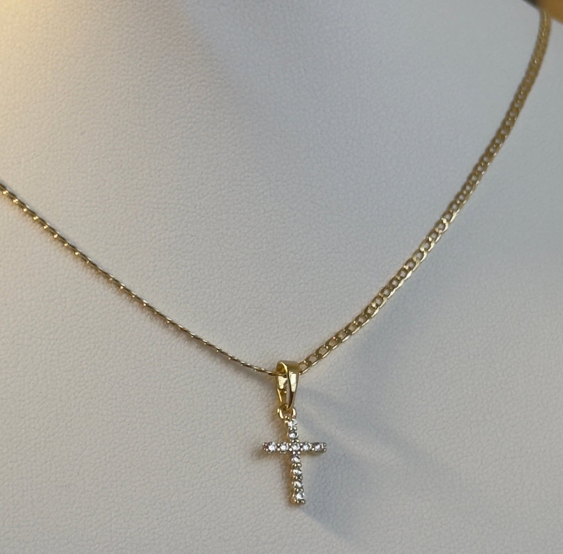 Mini Cuban chain with mini zirconium cross - Figi JewelsNecklaces