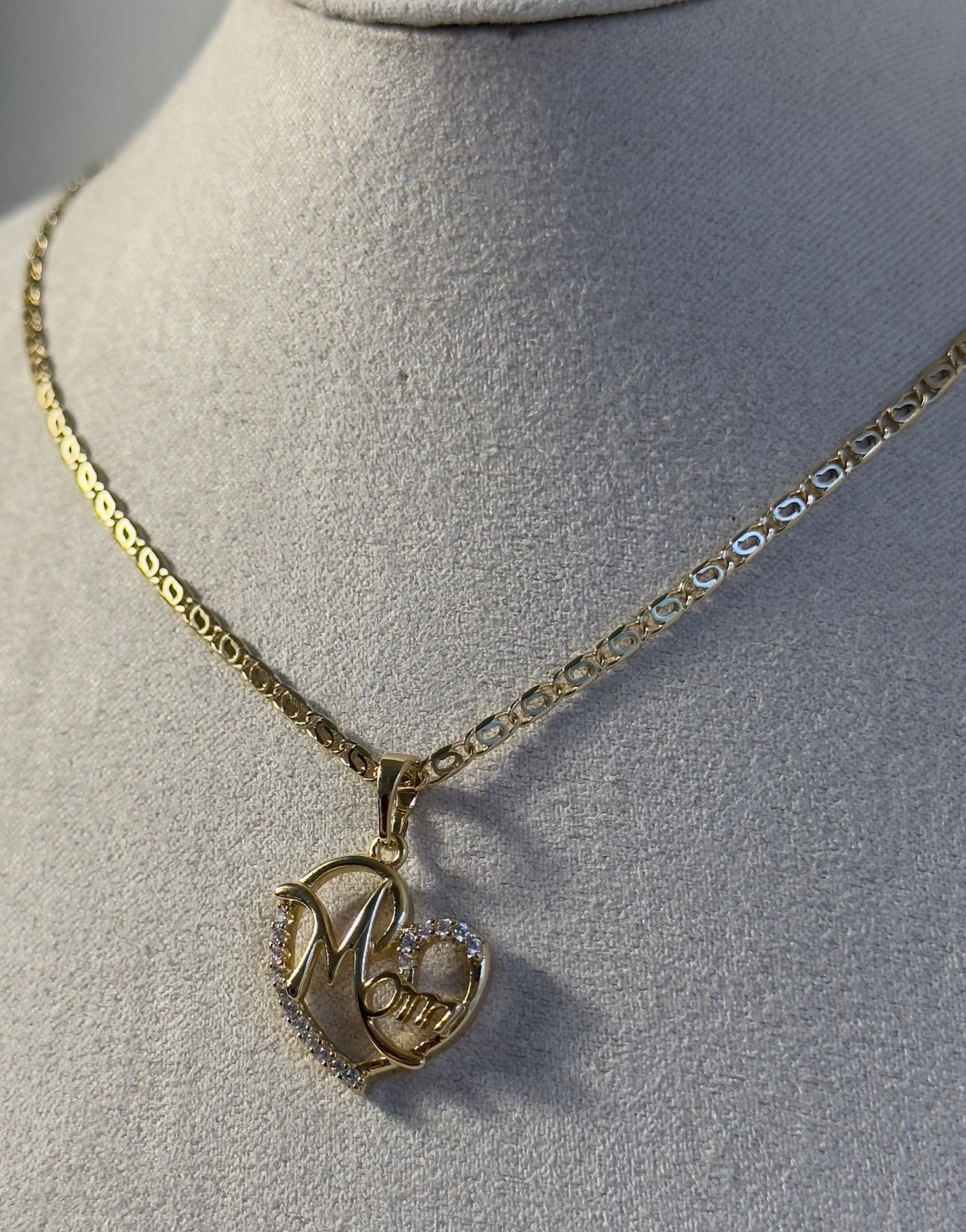 Mom heart pendant necklace - Figi Jewels