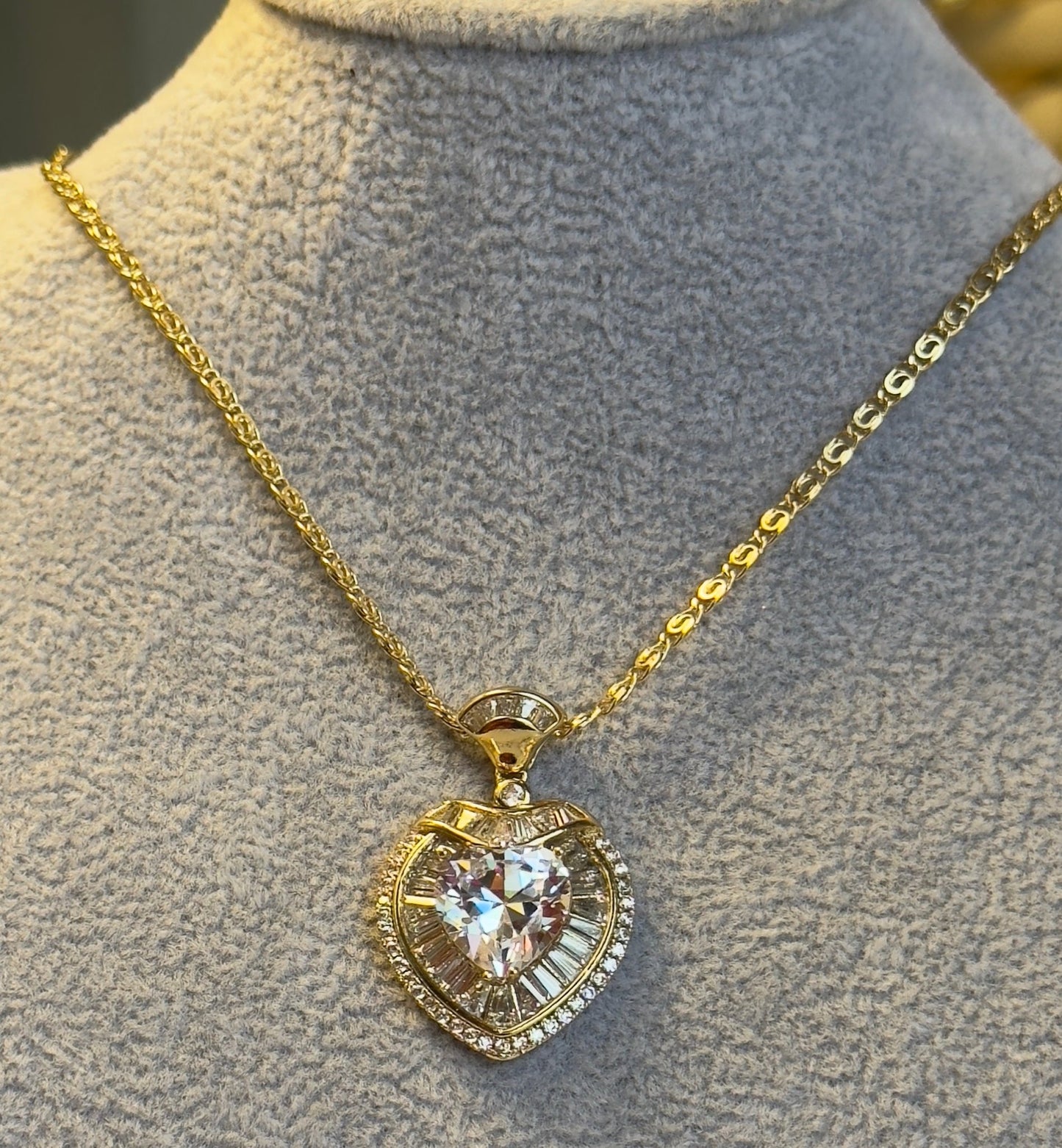 Royal heart ❤️ - Figi JewelsHeart pendants necklace