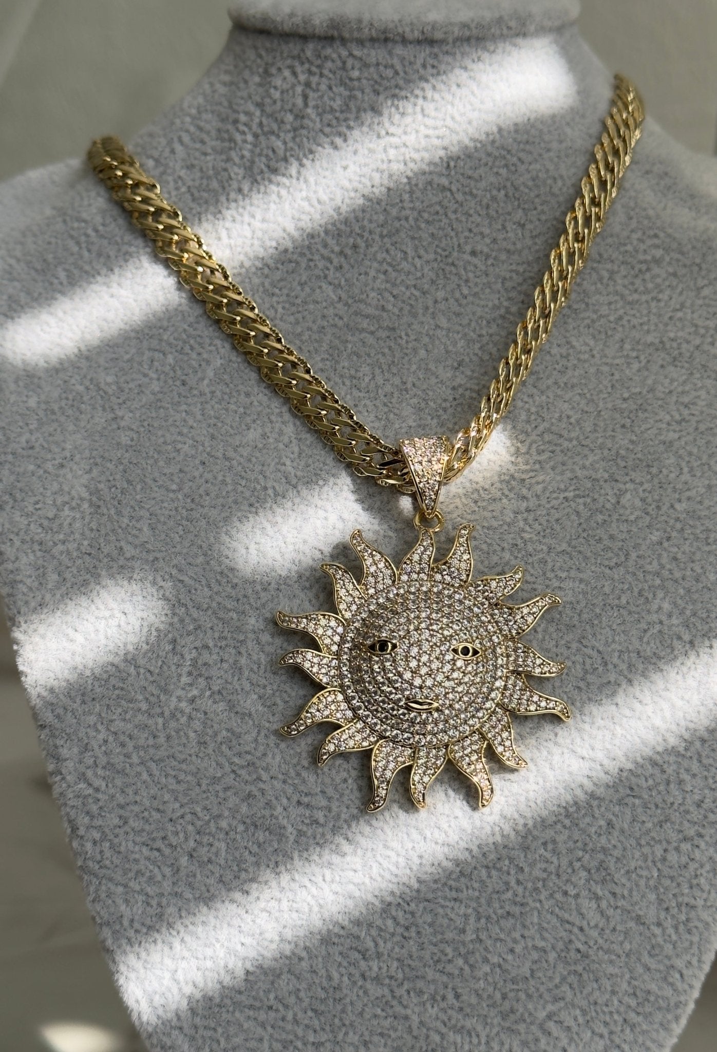 Sun or goddess of love española chain - Figi JewelsChain