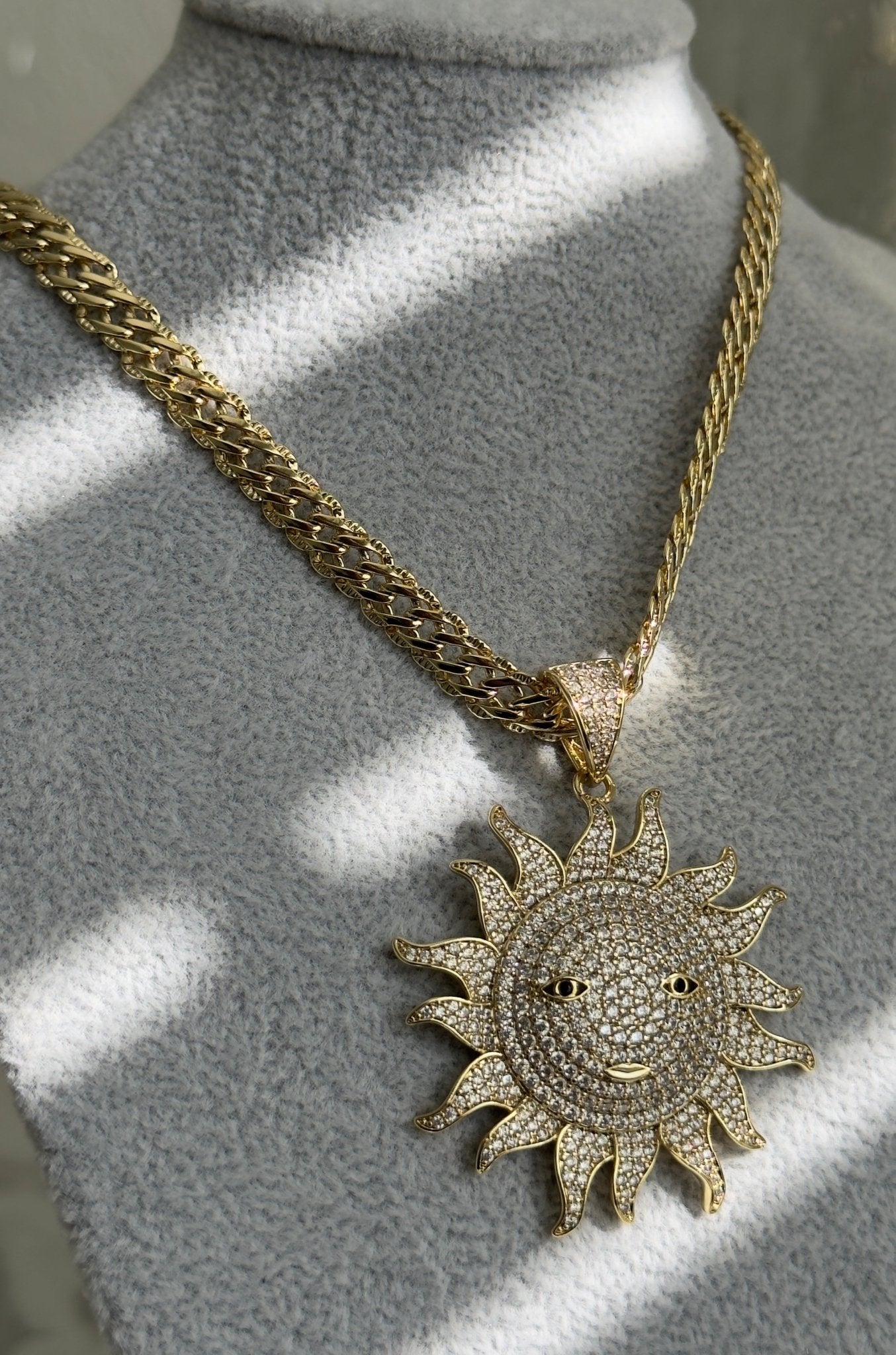 Sun or goddess of love española chain - Figi JewelsChain